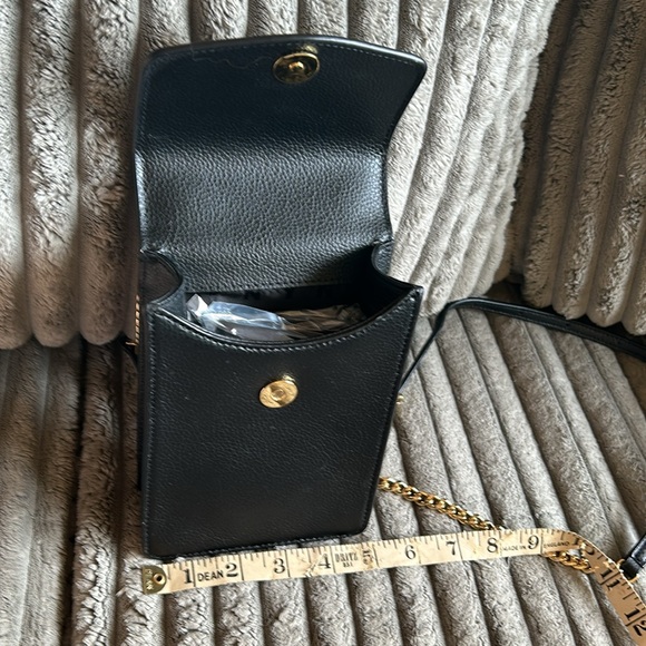 DKNY Black Hard Case Crossbody Bag Shoulder Bag with Gold Tone Accents & Chain - Picture 15 of 17